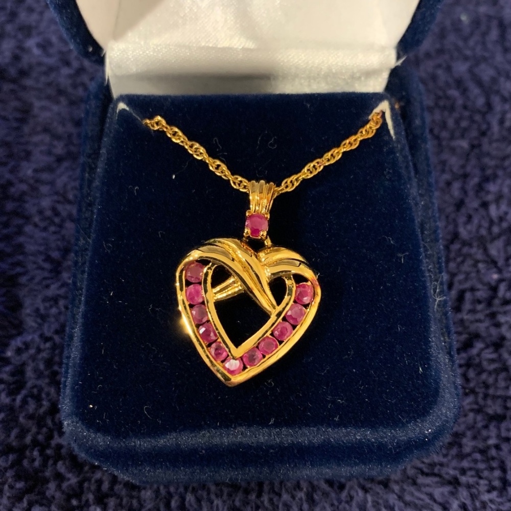 Danbury Mint Heart Pendant Necklace w/Rubies